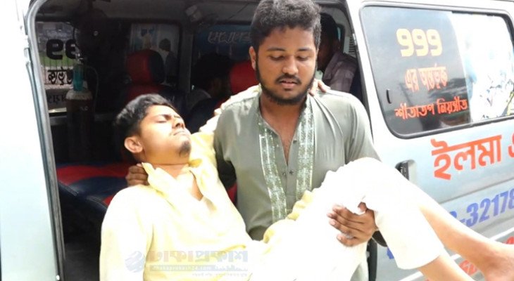 বরিশালের মুলাদীতে ছাত্রদল-শিবির সংঘর্ষে আহত ২৫